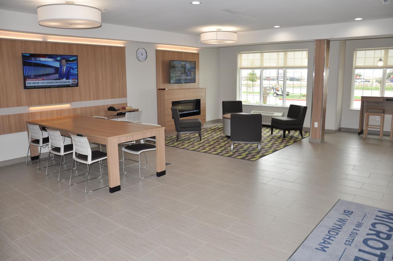 Microtel Inn & Suites By Wyndham Lubbock Buitenkant foto